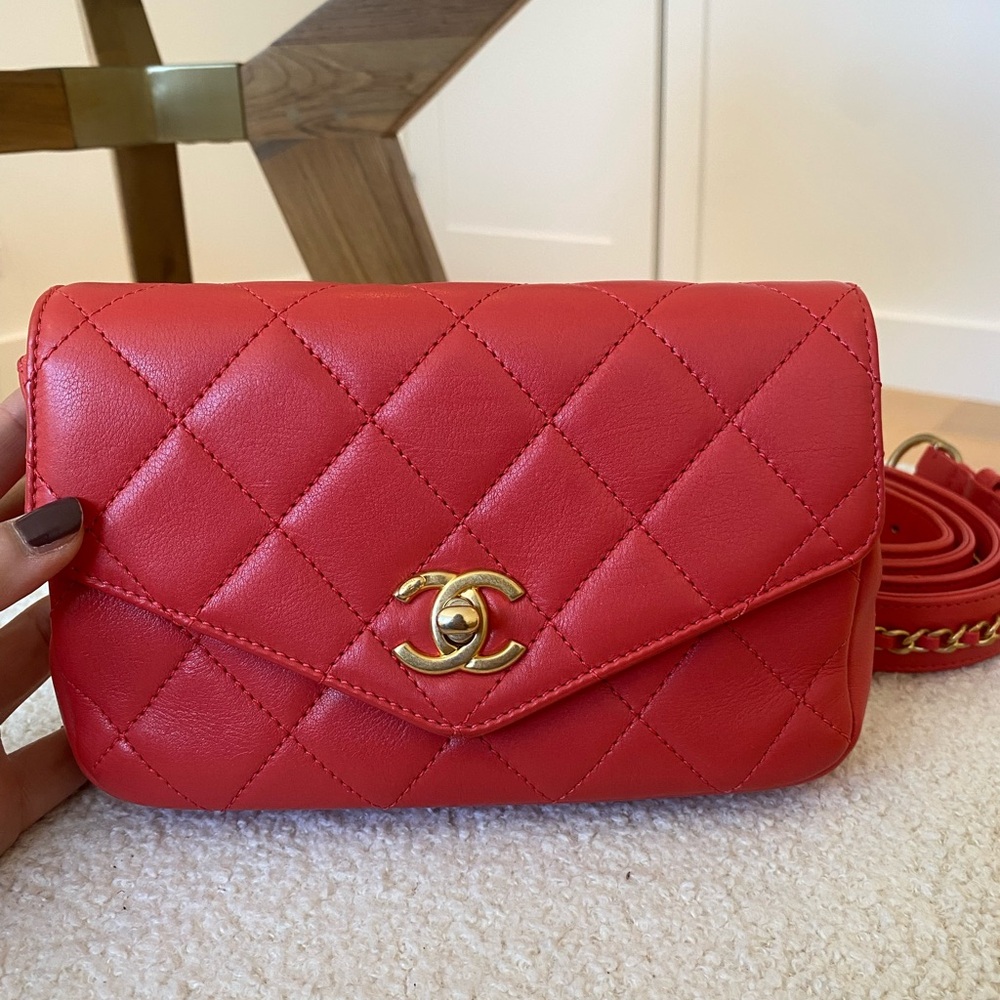 CHANEL Leather Quilted Waistbag 19S - Picture 3 of 6